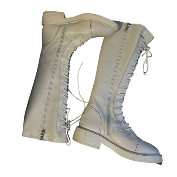 Cream-coloured Knee-High Lace-Up Boots - Picture 4 of 7